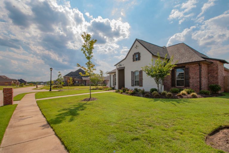 This Real Estate Brokerage Pays You to Let It Handle the Sale of Your House